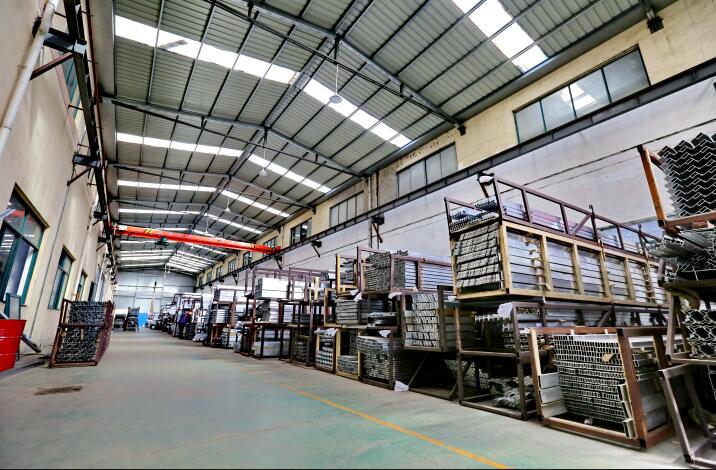 Với ngày càng nhiều nhà xây dựng, kiến ​​trúc sư và nhà sản xuất chấp nhận hồ sơ nhôm, các chuyên gia trong ngành dự đoán nhôm sẽ tiếp tục đóng vai trò chính trong ngành xây dựng