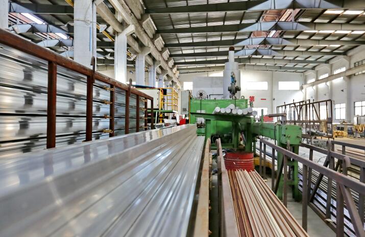 Các vật liệu nhôm như nhôm định hình đặc biệt, hợp kim nhôm và nhôm định hình có những ưu điểm riêng trong lĩnh vực tương ứng.